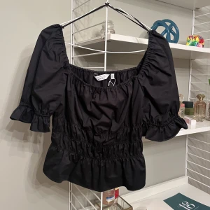 Blus - Säljer min oanvända blus från other stories!