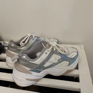 Nike skor strl 36 - Sparsamt använda Nike skor i strl 36. 