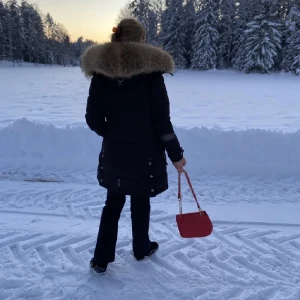 Hollies subway - Jag säljer min subway jacka som är i bra skick och den håller dig varm under hela vintern💓skriv om du är intresserad, kan tänka mig gå ner i pris för snabb äffar 