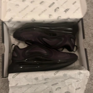 Nike 720  - Nike 720 strlk 42,5  Väldigt fint skick  Använda två gånger 