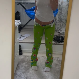 Gröna jeans - Säljer dessa vintage jeans som besparats o ärvts och kan inte längre köpas då de är väldigt sellsynta.. säljs då jag aldrig fått användning av de 