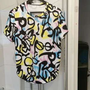 Helt ny träningströja i storlek xl - Det är en oanvänd/helt ny tränings tröja i storlek xl