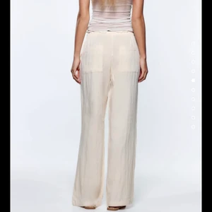 Zara linnebyxot - Super fina linnebyxor i storlek S från zara💛 helt nya aldrig använda!