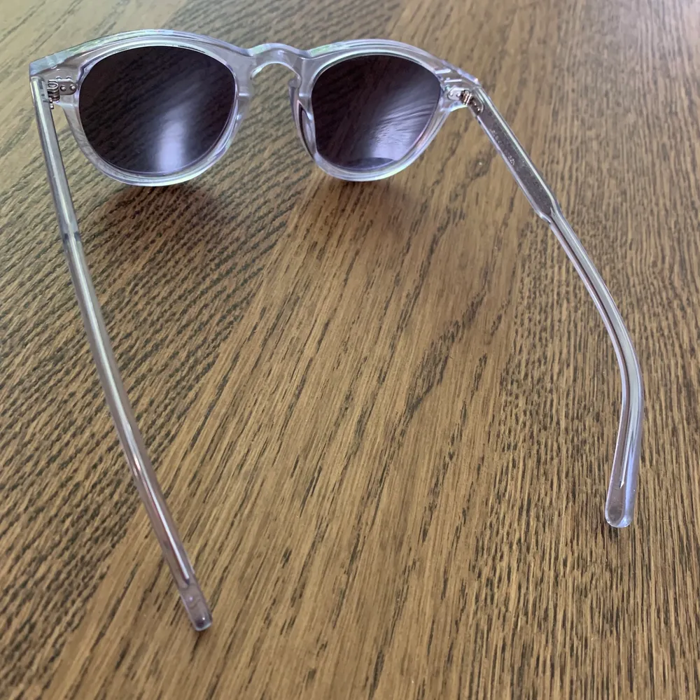 Transparenta solglasögon från Chimi. Används sällan så bättre någon annan får njuta av dem.   Skick 8-9/10. Accessoarer.