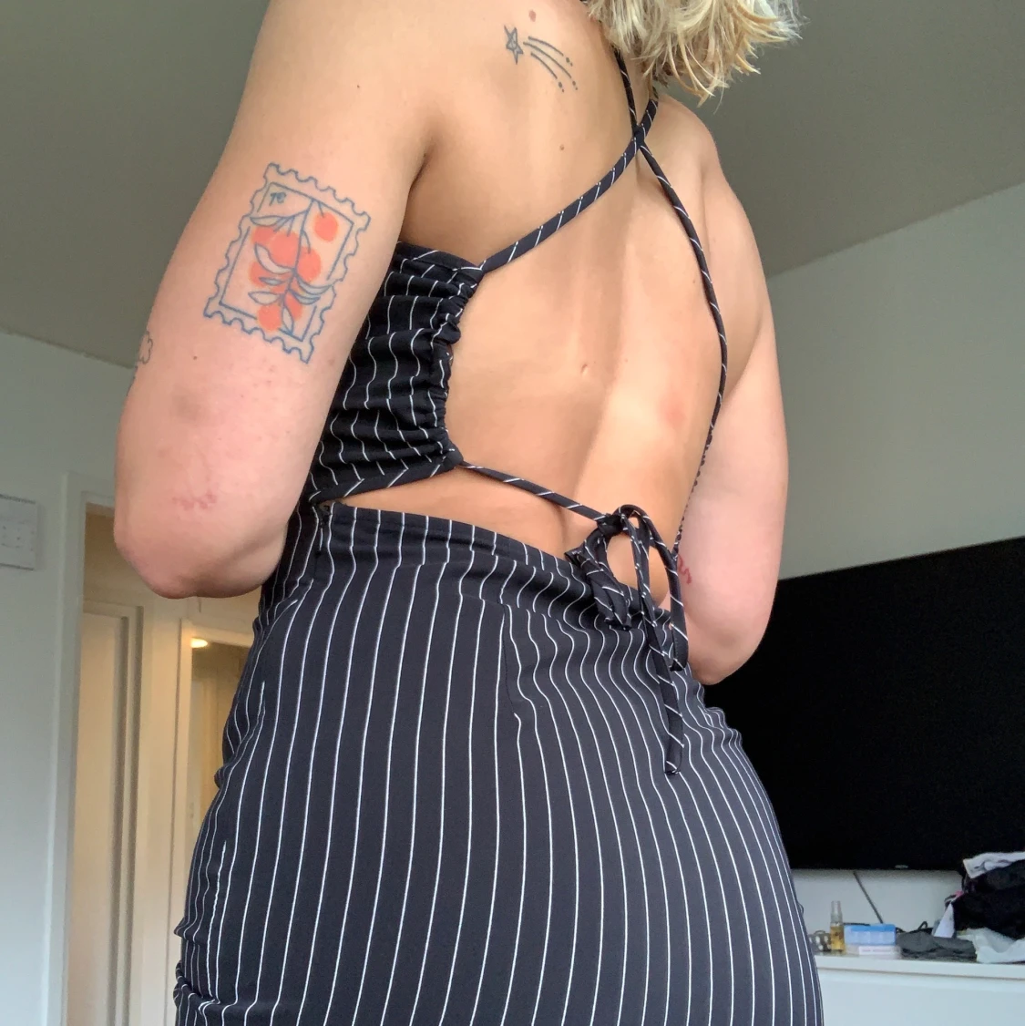 klänning med superfin öppen rygg