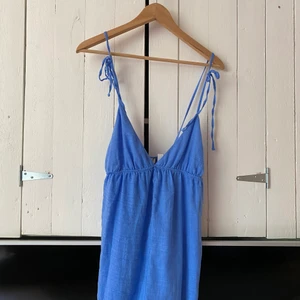 Byxdress från P&B - Helt oanvänd byxdress från Pull & Bear!! Köpte den för någon månad sedan men alldrig använd. Nypris: 260 kr. Justerbara band