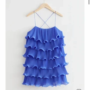 & Other stories klänning - Kollar ifall någon vill köpa denna slutsålda klänningen innan jag returnerar den, 400+ frakt i storlek S💓