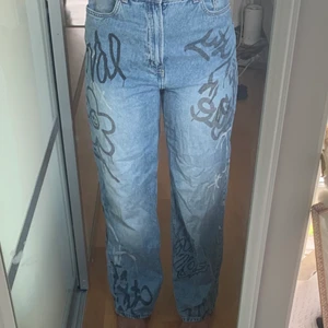 Highwaist baggy jeans - Bra skick, Aldrig andvänt Nya Väldigt baggy Orginal pris 299