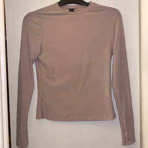 Långärmad  - Aprikos färgad långärmad tröja, beställd från shein, aldrig använd bara testat den.