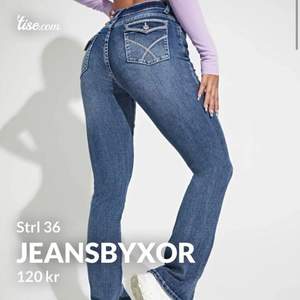 Säljer dom här snygga jeans byxorna från SHEIN som har fina detaljer där bak  Dom är aldrig använda 