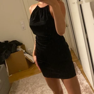 Svart klänning - Öppen rygg S Aldrig använd