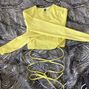 Topp- NION colour - Detta använde EN gång bara och passa att gå på fest 