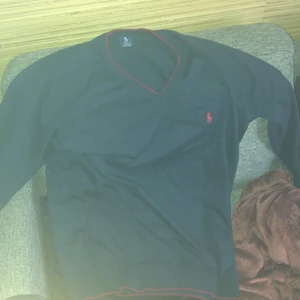 Polo Raplh Lauren sweater - Använd bara ett fåtal gånger!! Son ny. Kan skickad om mottagaren betalar frakten