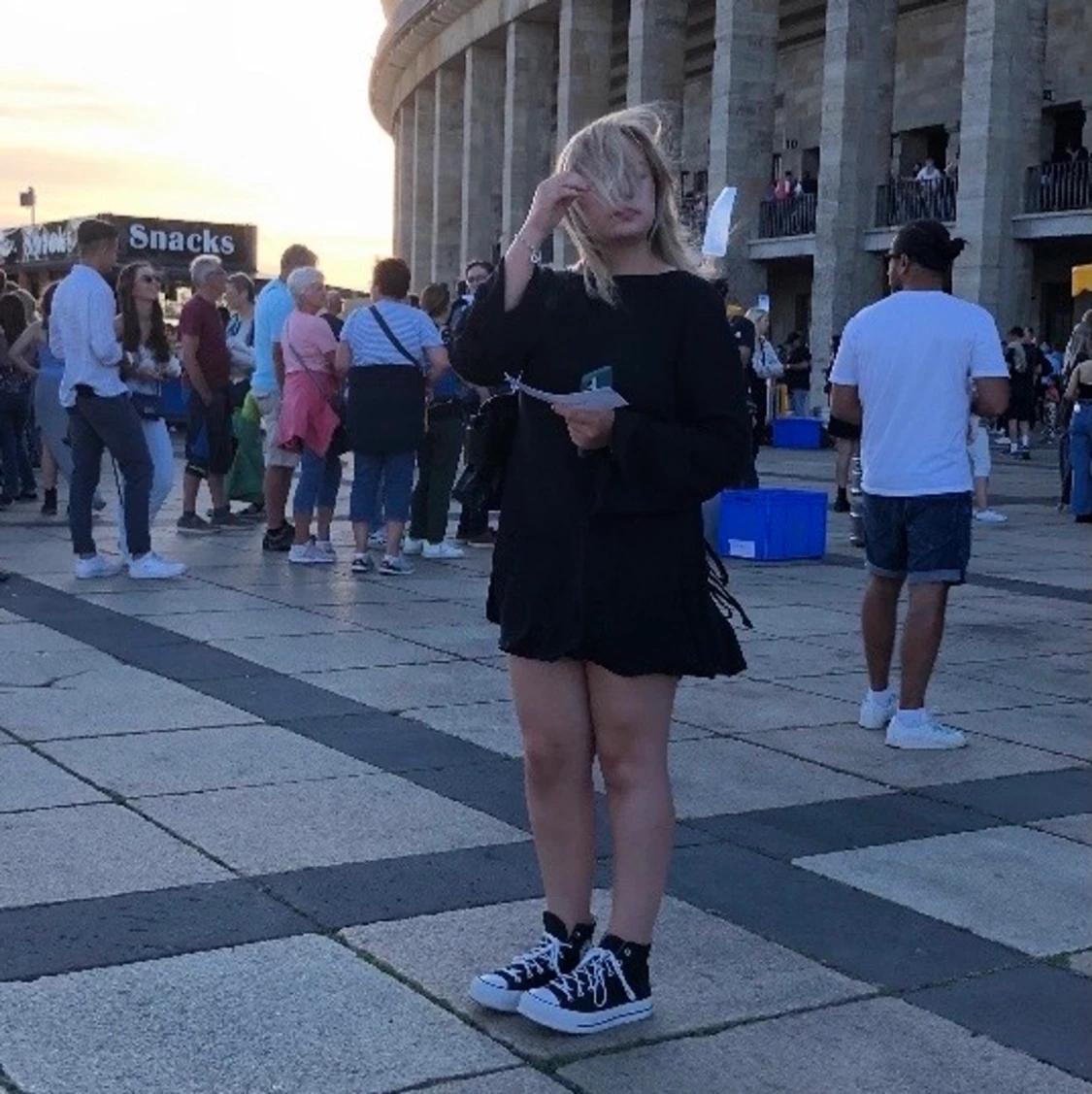 Klänning med öppen rygg 