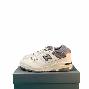 New Balance 550 "White Dark Grey" - Helt nya   Skicka DM vid frågor eller fler bilder.