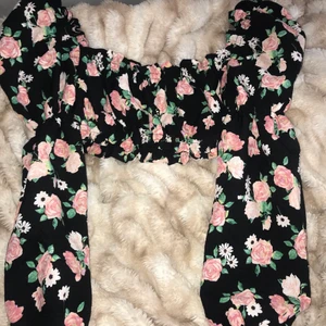 Söt topp - Stl:s jätte söt topp går att ha offshoulder och uppe på axlarna