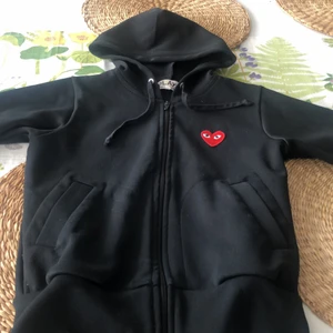 Cdg zip hoodie - Svart zip hoodie, använd 3 gånger 
