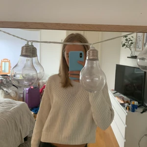 Stickad tröja - Från hm. Storlek xs. Hyvsat bra skick!Postar eller möts upp i Göteborg! Tryck inte köp direkt utan kom privat!❤️