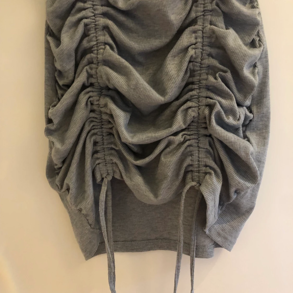 Grå klänning  - 91