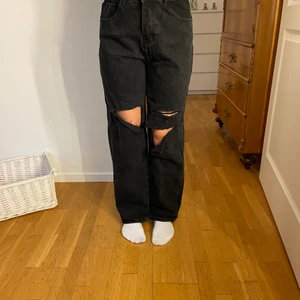 Jeans - Ett par superfina jeans från Shein i strl M, använd fåtal gånger😊Säljes 80kr+frakt💓