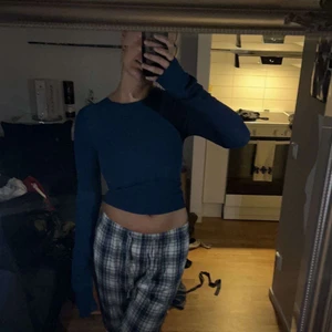 Tröja - Säljer denna helt NYA A- dsgn tröjan då jag inte känner att jag inte kommer få användning för den! Köpte för 500kr . Hör av er vid frågor eller fler bilder💕💕