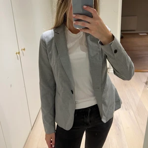 Zara kavaj - Sjukt söt kavaj från Zara som passar till vardags och fest i storlek 34😍