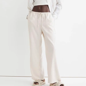 Vid satinbyxa - Helt nya linnebyxor från hm med prislappen kvar. Säljer pga för stora. (Slutsålda) 