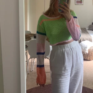 Stickad tröja - Storlek M men funkar även för storlek S. Frakt diskuteras vid intresse.