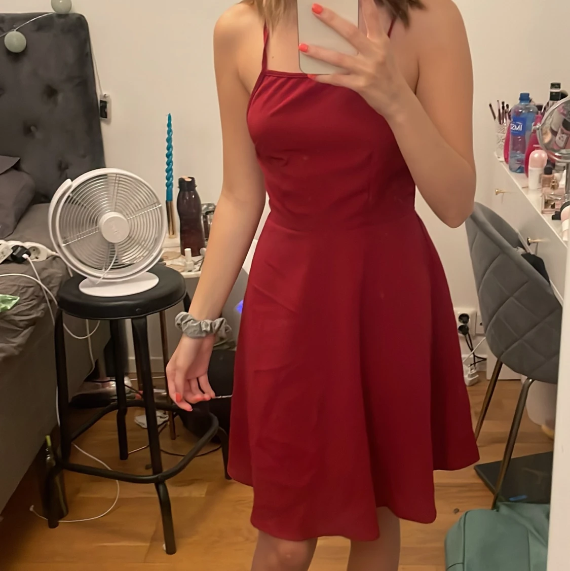 Kläning med en öppenryg, kan välja själv hur banden ska sitta å