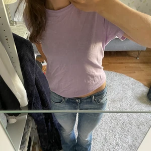 Lila t-shirt pastell - Pastell lila tshirt från zara 20kr + frakt💘