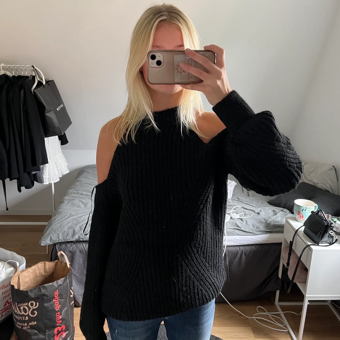 offshoulder svart stickad tröja 