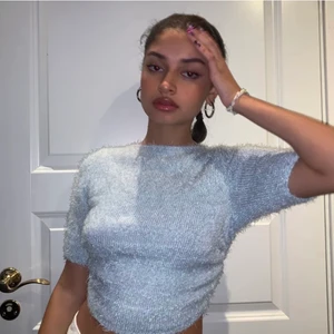 fest topp - super fin ’’festopp’’ men kan såklart användas till andra tillfällen också! köptes här på plick men har inte fått någon användning av den så säljer vidare! säljer för 200kr + frakt! lånade bilder av tjejen som jag köpte av!!💕