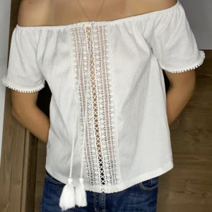 Tröja - En mer somrig tröja från hm, använder inte den länge💕