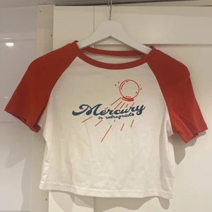 Croptop  - Använd fåtal gånger men samma kvalité som ny