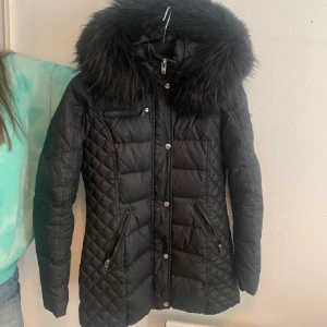 Rock and blue  - Rock and blue jacka  Fake päls  Storlek 36  1500kr ❣️  Postas eller hämtas i Uddevalla 