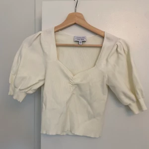 & Other Stories topp - Jättesöt topp från & Other Stories i strl XS!   Använd vid ett tillfälle  Säljes för 250 kr