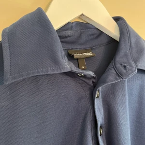 Marinblå Galvin Green golf tröja - Marinblå golf tröja från Galvin Green  Skick/ 9-10/10 Storlek: S Passar: S Orginalpris: 499kr