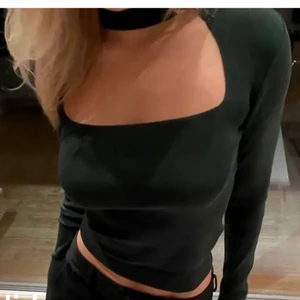 Zara tröja - Slutsåld, i nyskick❣️ Ganska stor i storleken passar s-m, buda här eller privat!! 