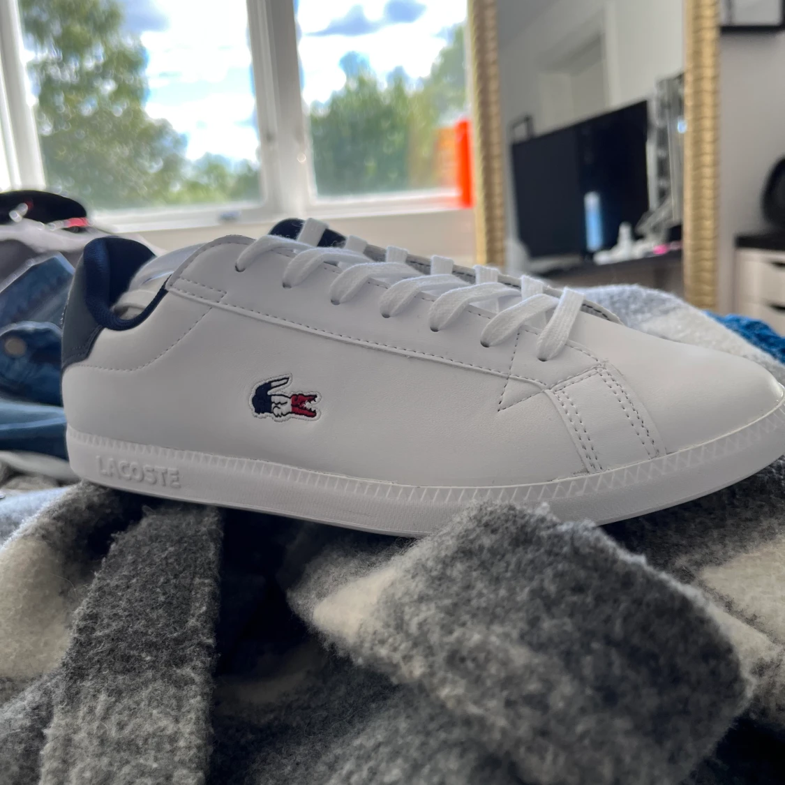 Lacoste skor 40, liten i storleken 