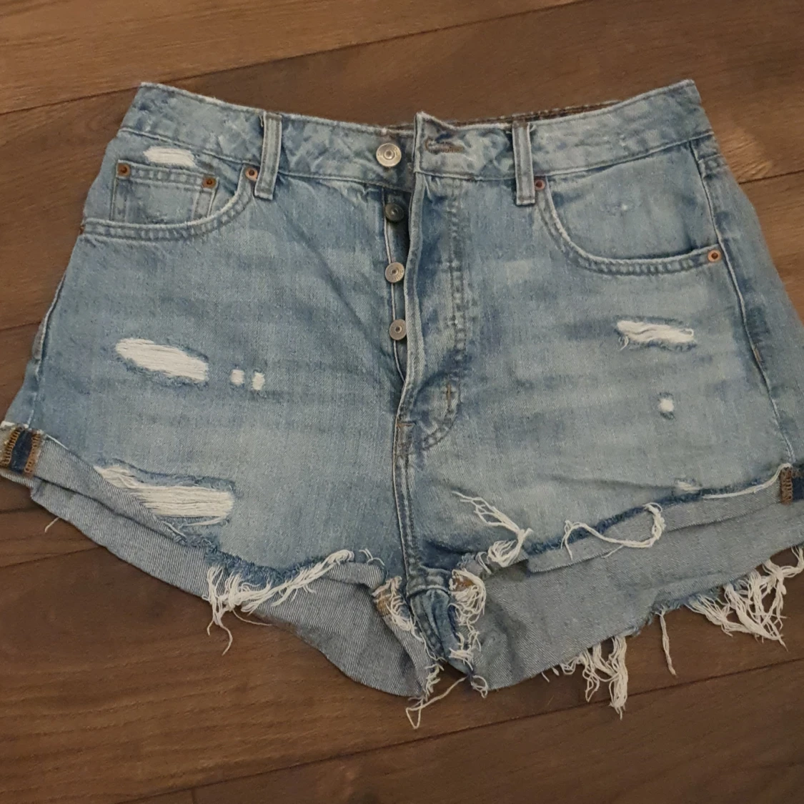 Högmidjade shorts