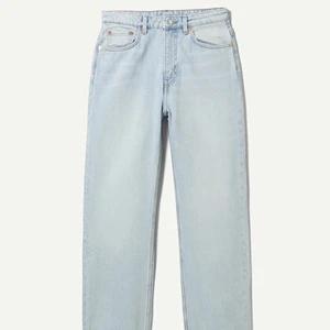 Weekday Voyage jeans - Jeans ifrån weekday i modellen Voyage. Storlek 27/30 vilket jag skulle säga motsvarar ungefär en S. Något små för mig som normalt är en M. 