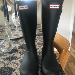 Skor - Helt oanvända stövlar från Hunter i storlek 37. Nypris 1249 säljs för 500