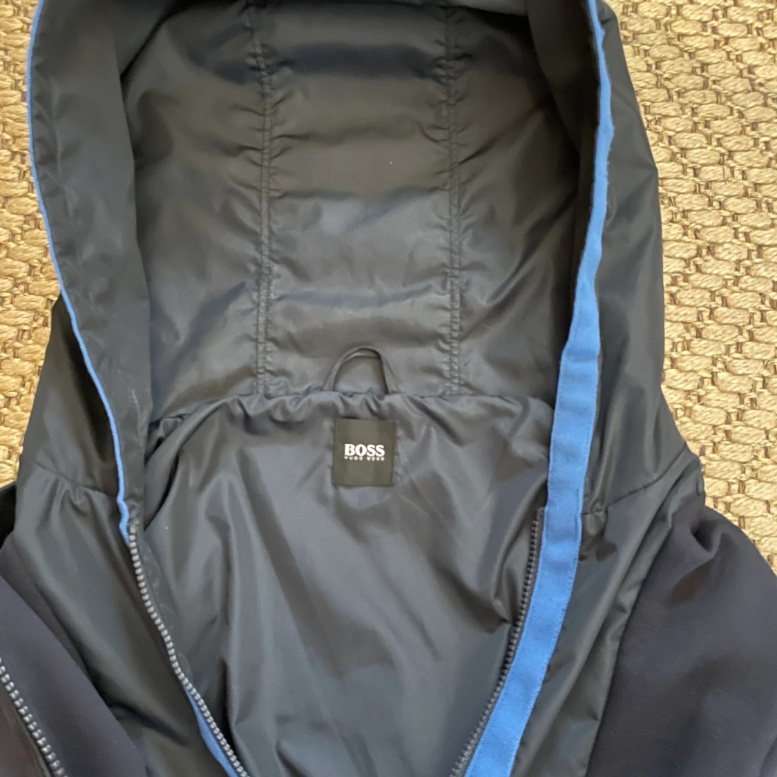 Hugo Boss jacka - 90