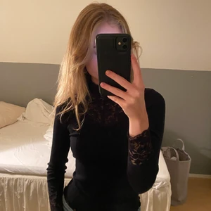 Tröja - Långärmad tröja med fina spets detaljer🥹