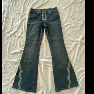  lågmidjade jeans - Lågmidjade jeans som tyvärr är för små för mig. Dem är från freeman och är i bra skick ( klicka ej på köp direkt )