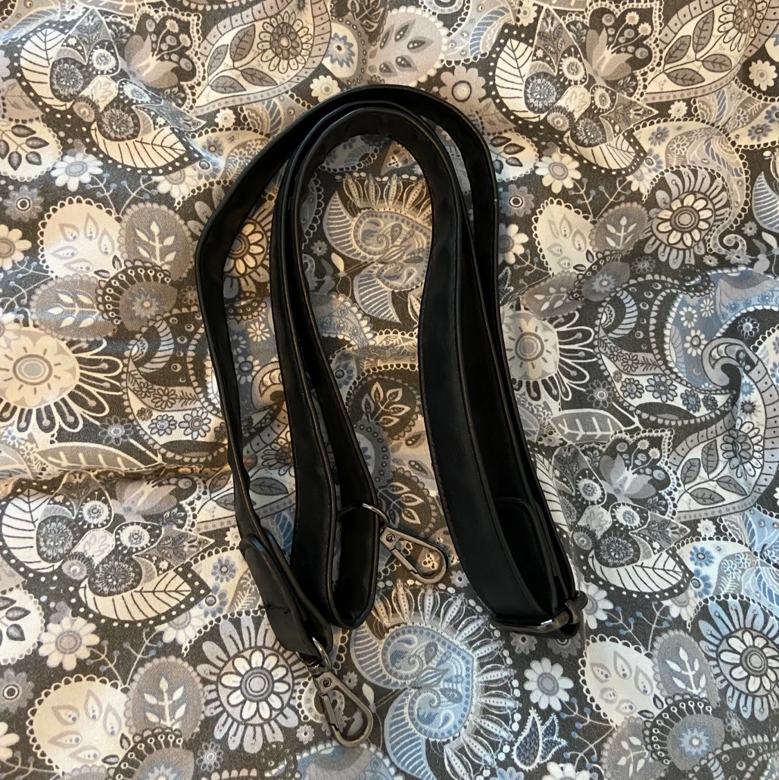 Svart rymlig väska - 91