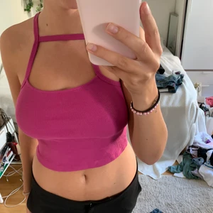 Cool topp från zara  - Fin topp som passar till det mesta, säljer då den inte kommer till så mycket användning 💗💗