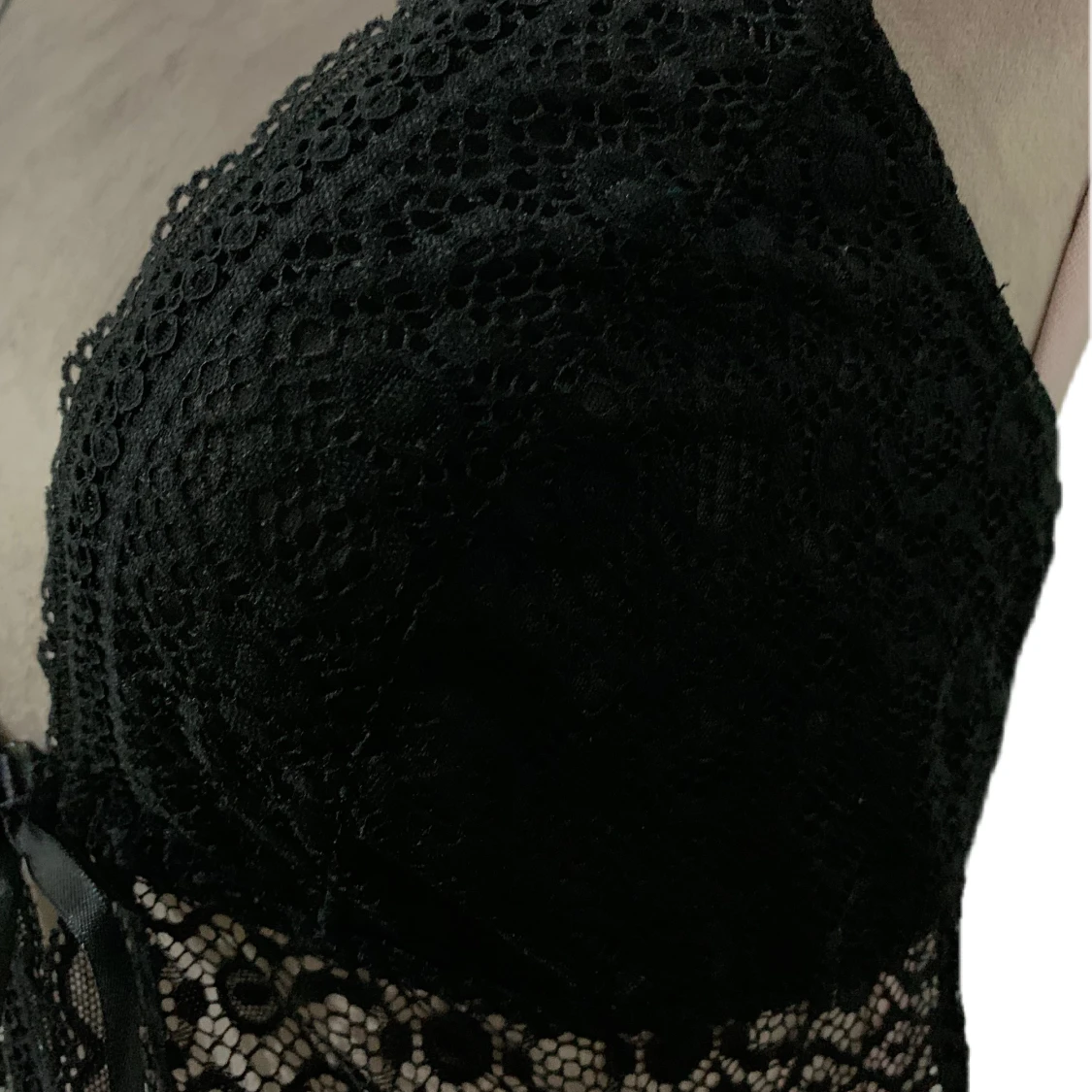 Nattlinne med spets och formpressade kupor - 2