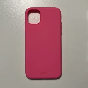 Holdit! - Helt nytt holdit skal! Nypris 149kr, fick i födelsedags present men 1 vecka senare fick ja en anna mobil. Haft skalet 2dgr. Inga som helst defekter. Villig att diskutera priset!