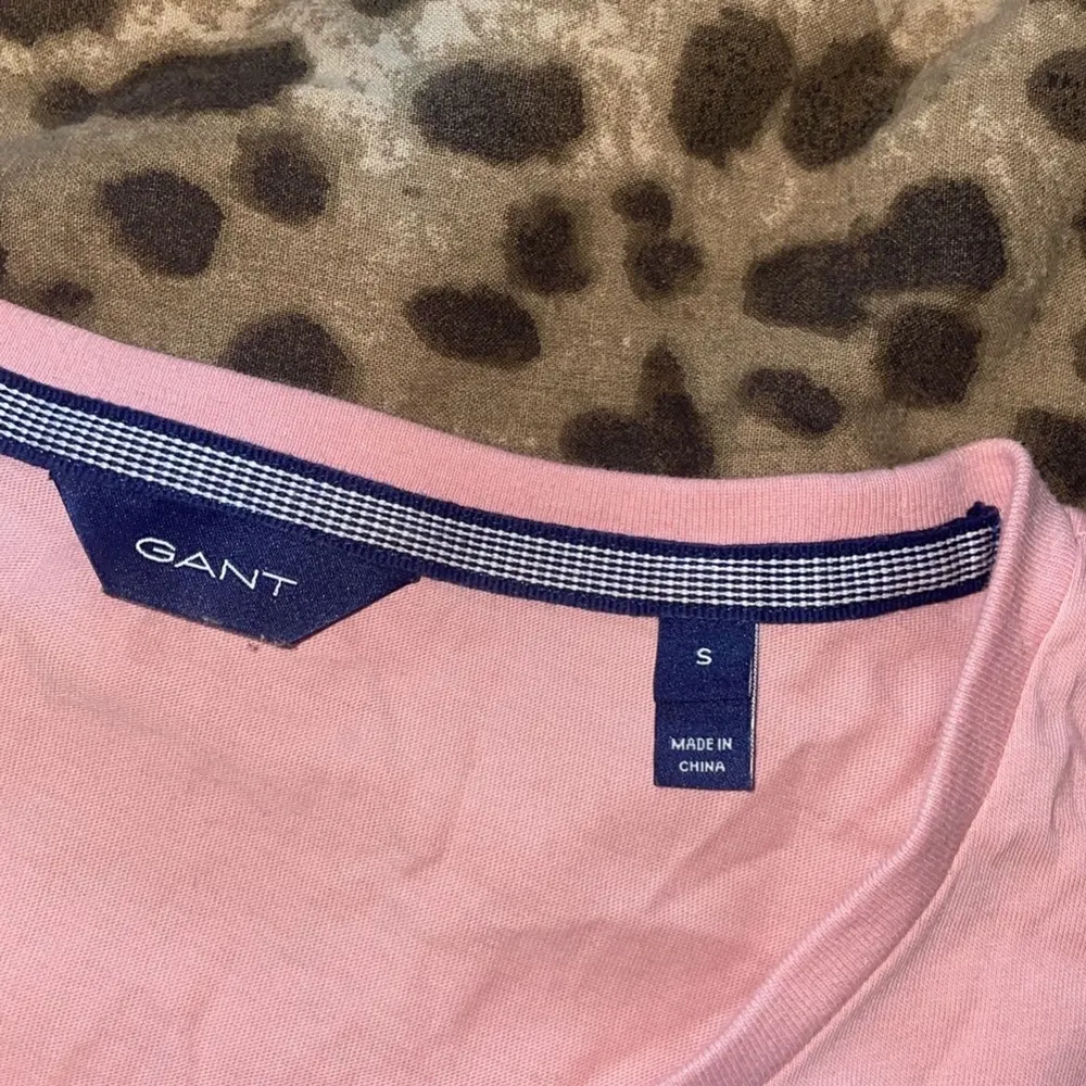 Gant tröja andvänd max 5 gånger, storlek S. T-shirts.